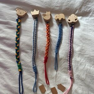Wooden Animal Pacifier Clips - Multicolor